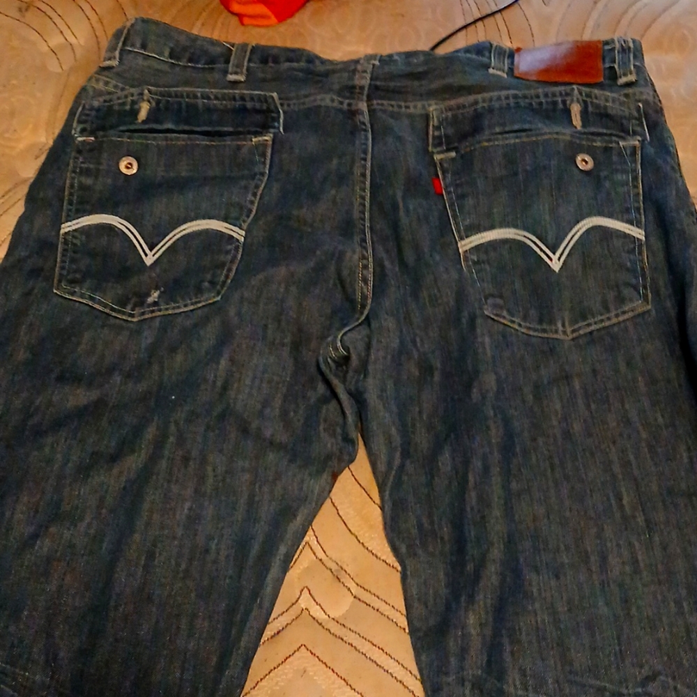 Throw Back Levi's size 40 /30 Dark Blue